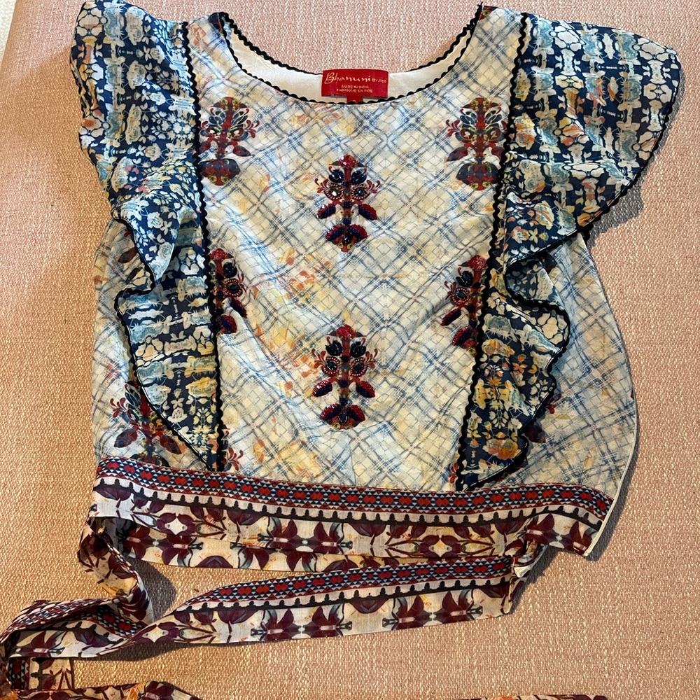 Gorgeous ruffle top ties in the back